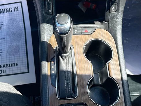 Used 2019 GMC Acadia SLE w/ LPO, Black Accent Package image 18