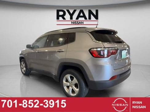 Used 2018 Jeep Compass Latitude w/ Cold Weather Group AWD/4WD image 3