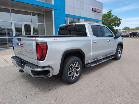 Used 2022 GMC Sierra 1500 SLT w/ SLT Premium Plus Package AWD/4WD image 8