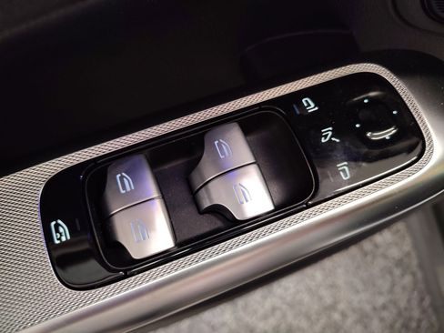New 2026 Mercedes-Benz GLC 300 image 13
