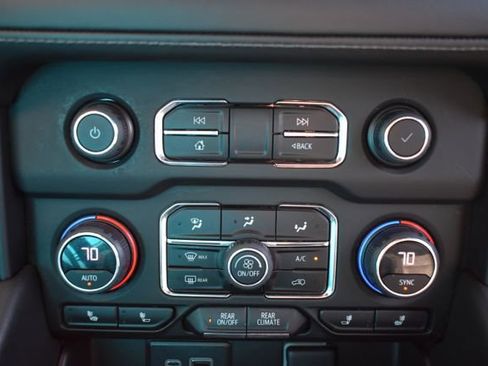 Used 2023 Chevrolet Suburban LT AWD/4WD image 31