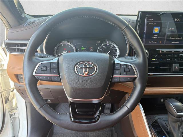 Used 2022 Toyota Highlander Platinum AWD/4WD image 14