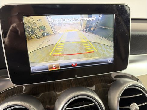 Used 2019 Mercedes-Benz GLC 300 4MATIC image 24