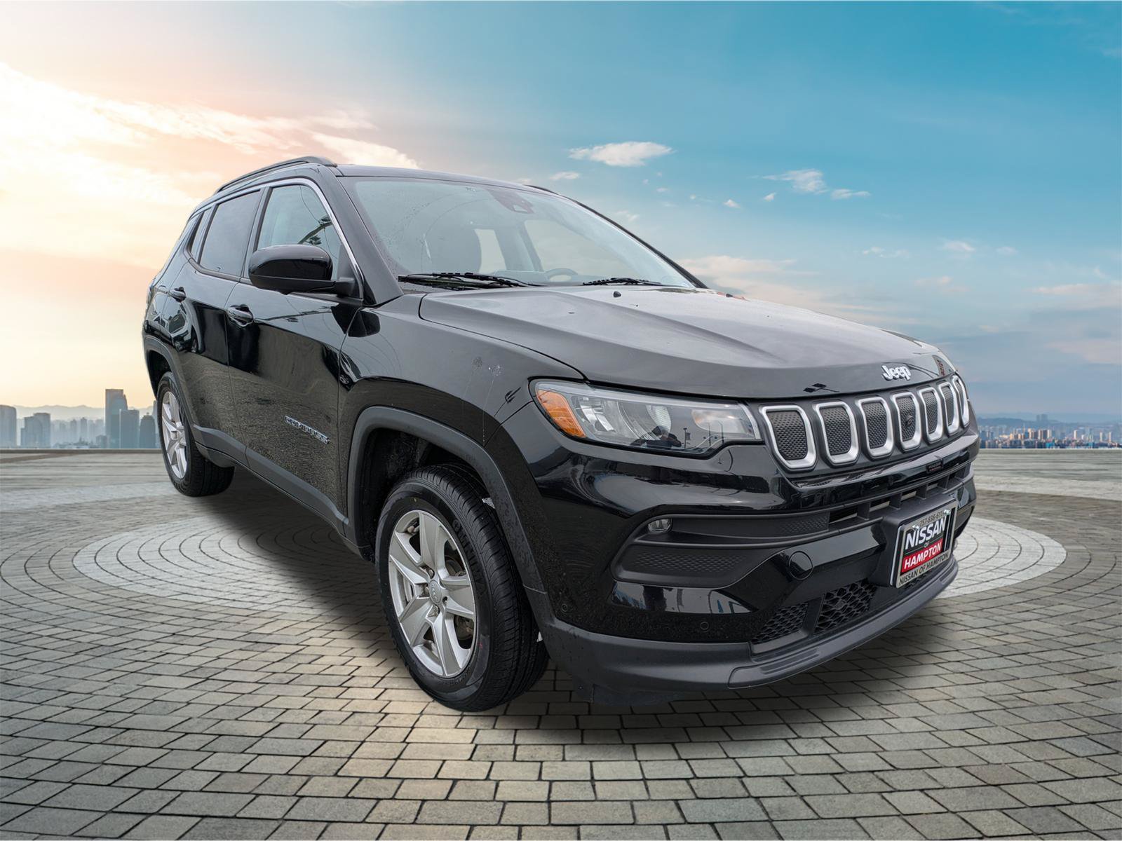 Used 2022 Jeep Compass Latitude w/ Sun and Sound Group AWD/4WD image 2