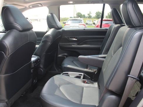Used 2024 Toyota Grand Highlander Platinum image 15