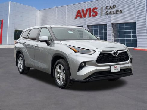 Used 2024 Toyota Highlander LE image 7