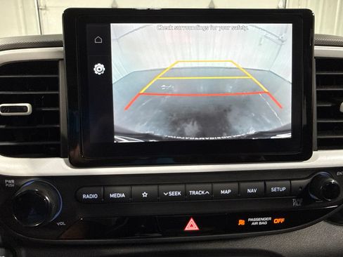 Used 2022 Hyundai Venue Limited FWD image 28
