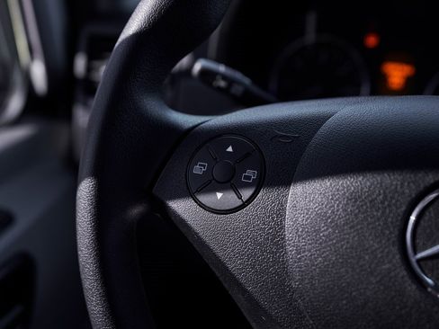 Used 2018 Mercedes-Benz Sprinter 2500 image 55