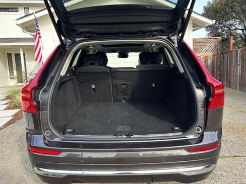 Used 2023 Volvo XC60 B5 Plus image 10