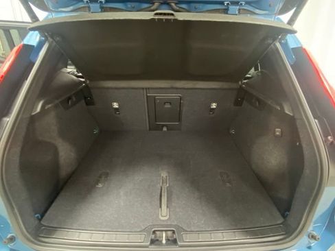 Certified 2025 Volvo XC40 B5 Plus AWD/4WD image 9