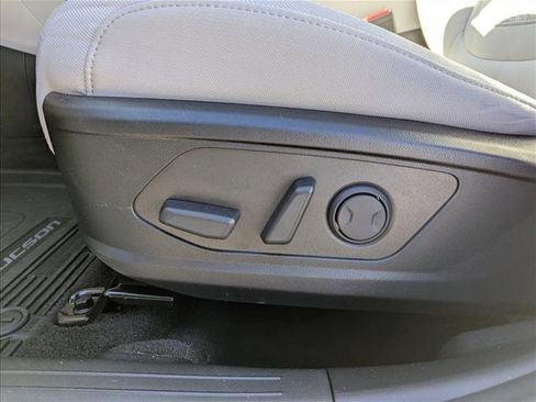 Certified 2025 Hyundai Tucson SEL image 11