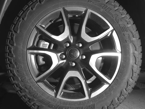 Used 2025 Jeep Compass Trailhawk AWD/4WD image 12