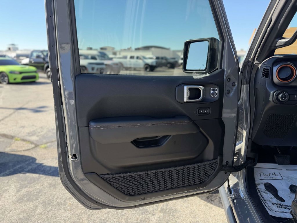 Used 2023 Jeep Gladiator Mojave w/ LED Lighting Group AWD/4WD image 18