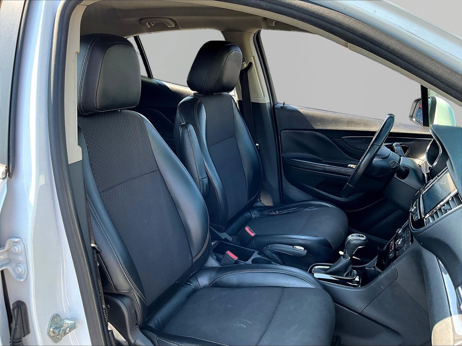 Used 2020 Buick Encore Preferred AWD/4WD image 27