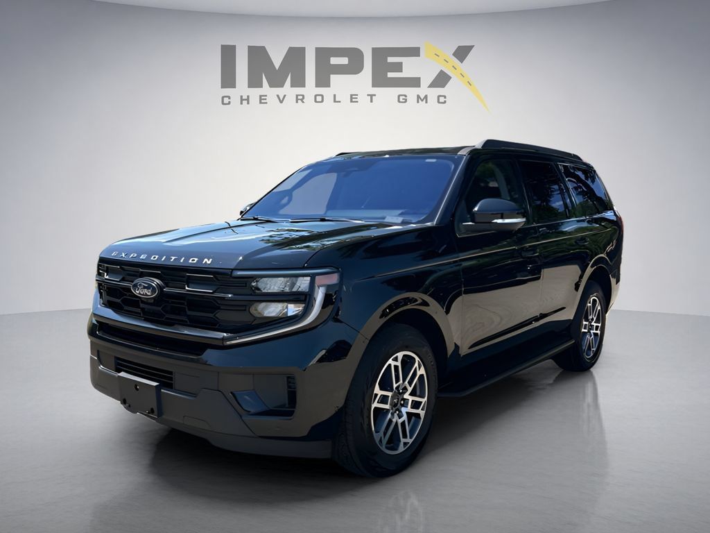 Used 2025 Ford Expedition Active AWD/4WD image 1