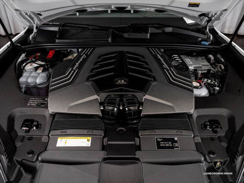 Used 2026 Lamborghini Urus SE AWD/4WD image 4