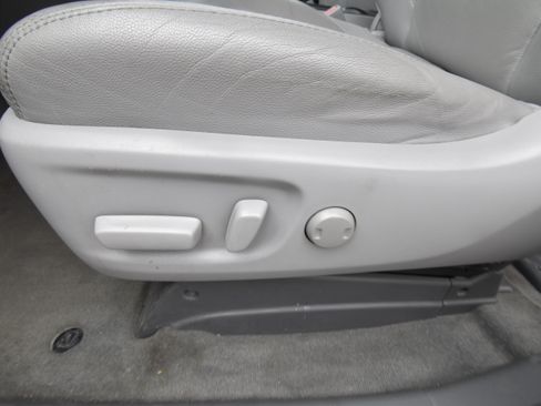 Used 2013 Toyota Sienna XLE w/ Entertainment Pkg FWD image 23