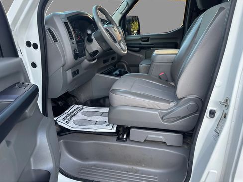 Used 2021 Nissan NV 3500 SV RWD image 10