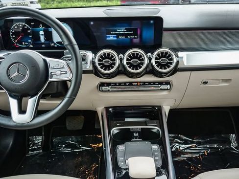 Used 2022 Mercedes-Benz GLB 250 4MATIC image 14