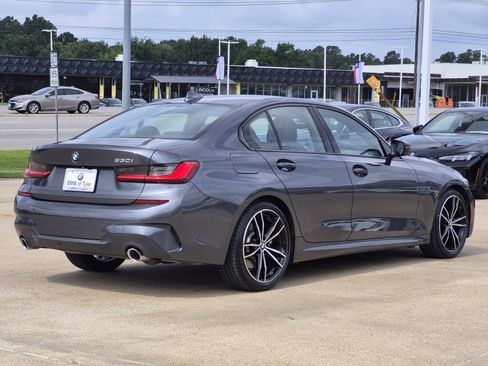 Used 2019 BMW 330i Sedan w/ M Sport Package RWD image 4