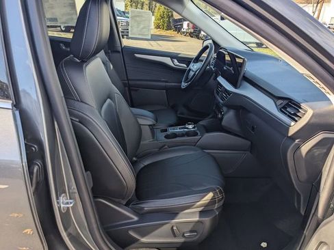 New 2026 Ford Escape SE w/ PHEV Premium Package FWD image 31