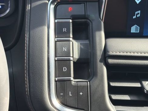 Used 2024 Chevrolet Suburban High Country AWD/4WD image 27