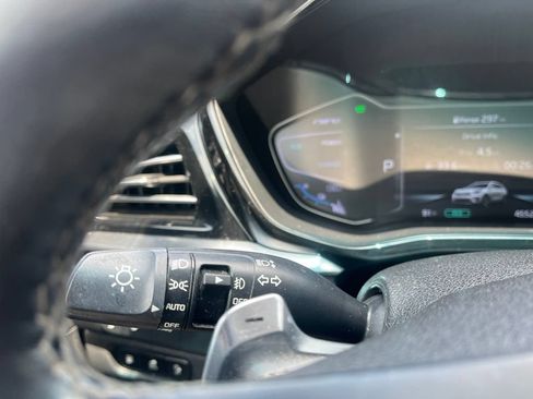 Used 2020 Kia Niro EX FWD image 14