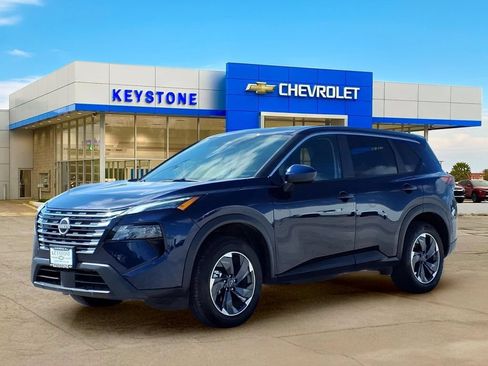 Used 2025 Nissan Rogue SV FWD image 3