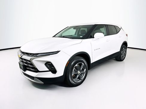 Used 2023 Chevrolet Blazer LT FWD image 3