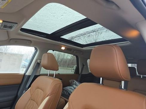 New 2026 Nissan Pathfinder Platinum image 3