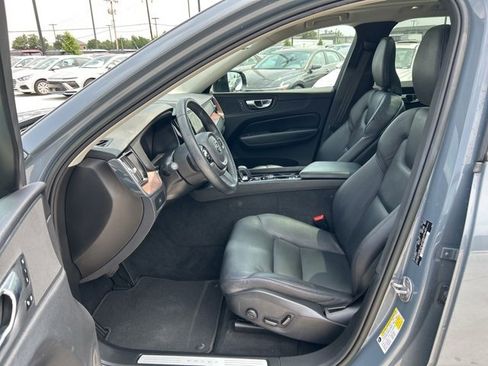 Used 2023 Volvo XC60 B5 Plus image 24