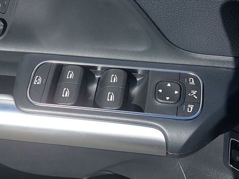 Used 2025 Mercedes-Benz GLA 35 AMG 4MATIC image 27