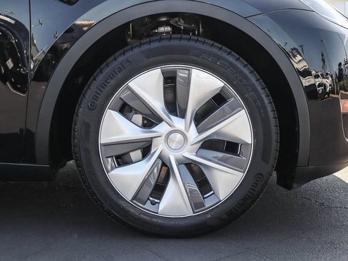 Used 2023 Tesla Model Y Long Range AWD/4WD image 12
