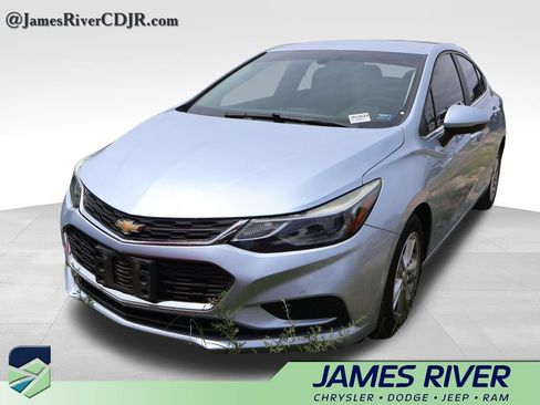 Used 2018 Chevrolet Cruze LT FWD image 4
