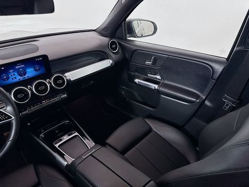 Used 2025 Mercedes-Benz GLB 250 image 22