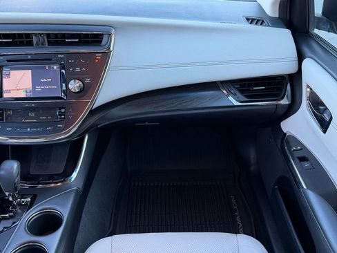Used 2018 Toyota Avalon Limited image 9