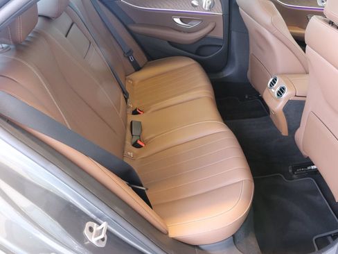 Used 2022 Mercedes-Benz E 350 4MATIC Sedan image 42