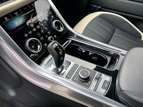 Used 2020 Land Rover Range Rover Sport HST image 16