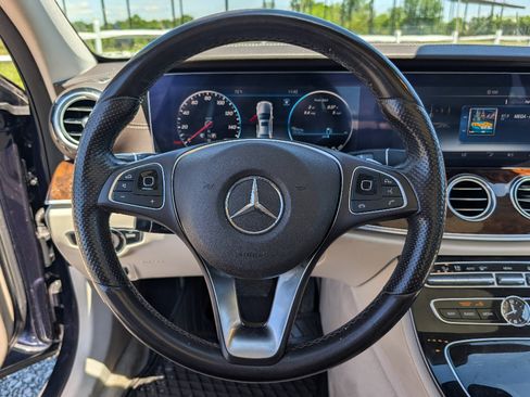 Used 2018 Mercedes-Benz E 300 4MATIC w/ Premium 2 Package image 23