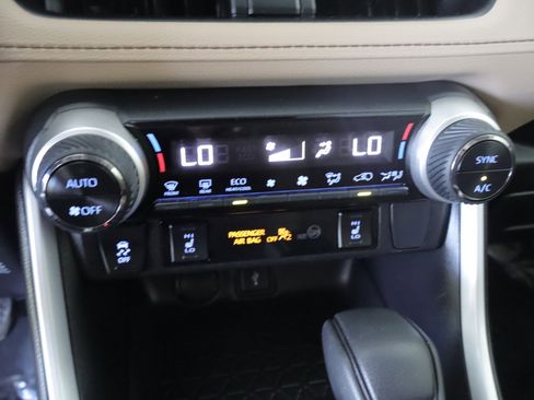 Used 2021 Toyota RAV4 XLE w/ Convenience Package AWD/4WD image 17