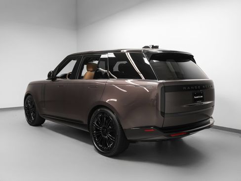 Used 2026 Land Rover Range Rover SE AWD/4WD image 3