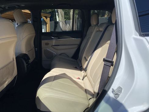 Used 2024 Jeep Grand Cherokee Limited 4xe AWD/4WD image 16