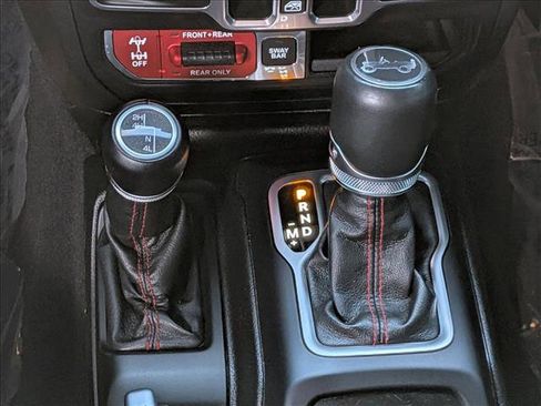 Used 2018 Jeep Wrangler Unlimited Rubicon AWD/4WD image 16