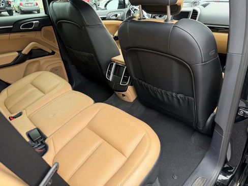 Used 2016 Porsche Cayenne w/ Premium Package AWD/4WD image 28