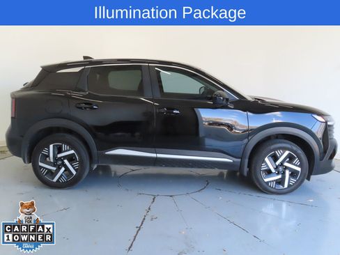 Used 2025 Nissan Kicks SV image 2