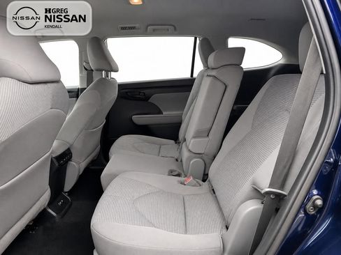 Used 2021 Toyota Highlander L FWD image 14