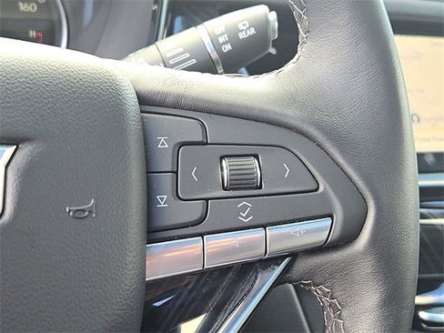 Used 2025 Cadillac XT6 Premium Luxury image 29