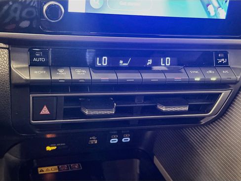 Used 2025 Toyota Camry SE FWD image 24