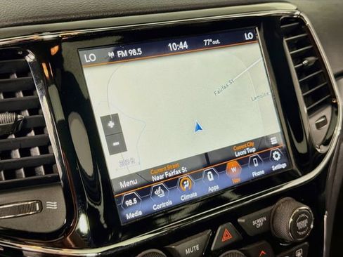 Used 2020 Jeep Grand Cherokee Altitude AWD/4WD image 14