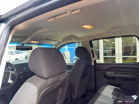 Used 2010 Chevrolet Silverado 2500 LT w/ Interior Plus Package AWD/4WD image 11